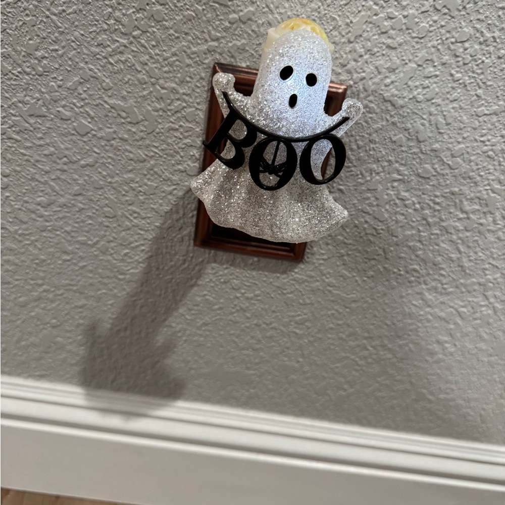 Halloween Glitter Ghost Plug-In Nightlight "BOO" diffuser